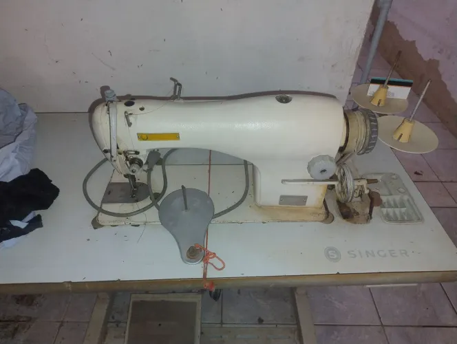 Máquina de costura reta industrial 