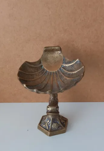 Antiga saboneteira de bronze - 16 cm de altura