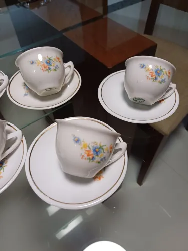 Porcelana Pozzani Jundiaí. 5 xícaras e 5 pires. Antiguidade