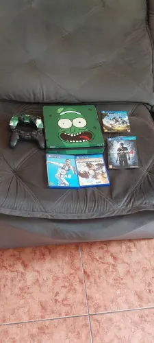 Vendo PS4 SLIM