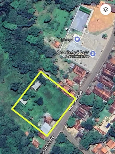 Terreno com 2 Lojas em Na Estrada da Mata
