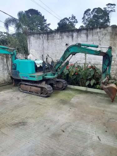 MINI ESCAVADEIRA YANMAR MODELO B22 ANO 2000