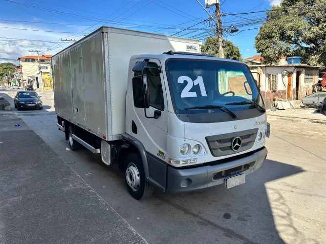 M.benz accelo 815 ano 2021 baú com plataforma 