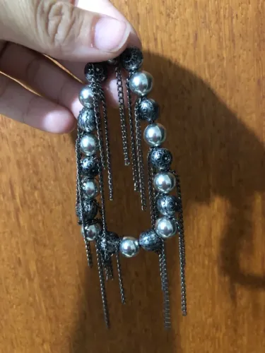 Pulseira de elástico. 