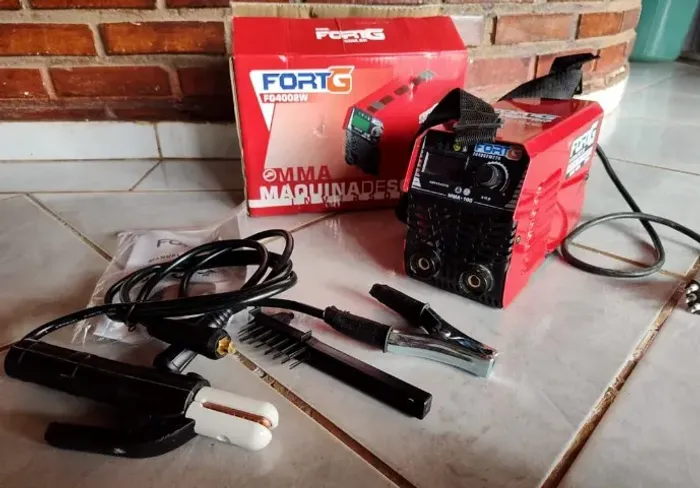 Máquina de Solda Inversora Compacta MMA 100A com Display Digital