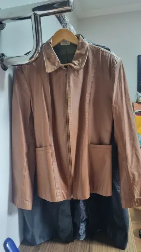 Jaqueta de Couro Marrom Elegante