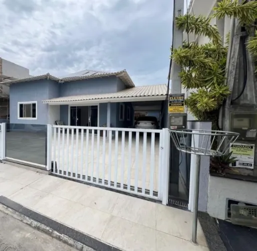 Casa com 3 quartos em Condomínio Fechado, à venda por R$ 990.000,00 - Pontinha - Araruama/