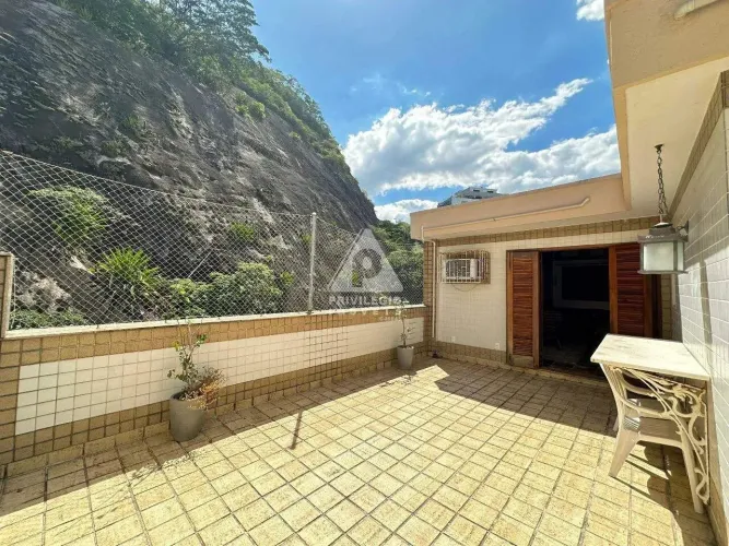 Cobertura Duplex 219m² | 3 Quartos (1 Suíte) | 2 Vagas | Vista Verde | Rua Tranquila no Le