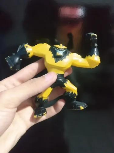 Colecionável BEN-10 Shocksquatch Mc donalds