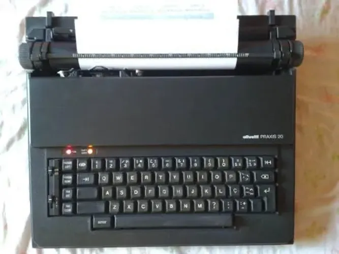 Maquina escrever antiga IBM eletrica
