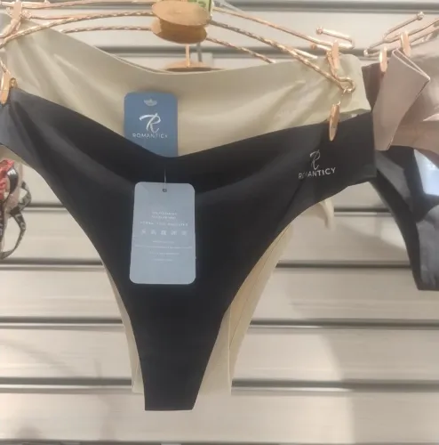 Duas calcinhas tamanho P sem costura 