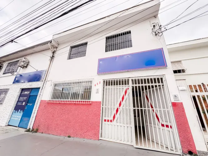 Casa para venda em Santana com 3 banheiros, 1 vaga, 220m²