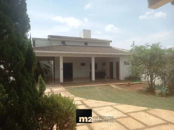 Sobrado com 4 quartos no setor Vila Rezende