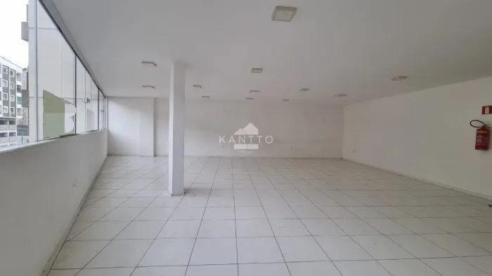 Excelente sala comercial no Independência Center!