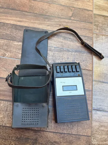 Rádio gravador ( não funciona) antigo