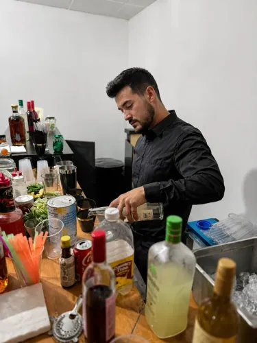 BARTENDER PARA EVENTO Whats CONTATO -->(71)9-8_6_1_5 - 0_8_9_3