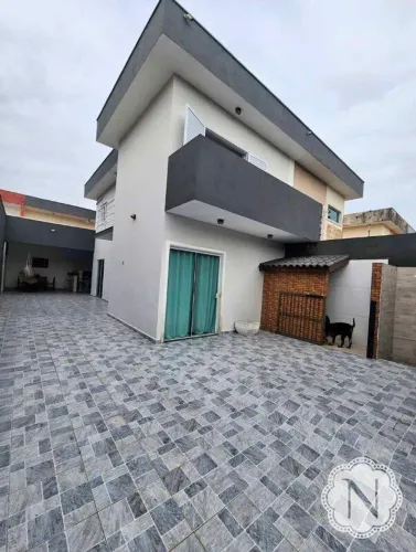 Sobrado à venda com 2 quartos no bairro Jamaica (Praia)
