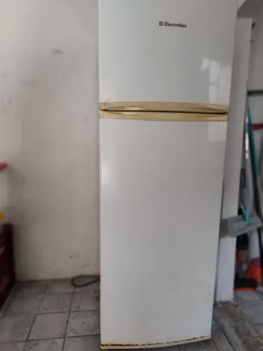 Vendo geladeira duplex 220 volts