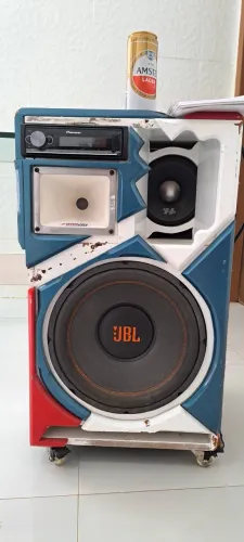 Caixa de som automotiva