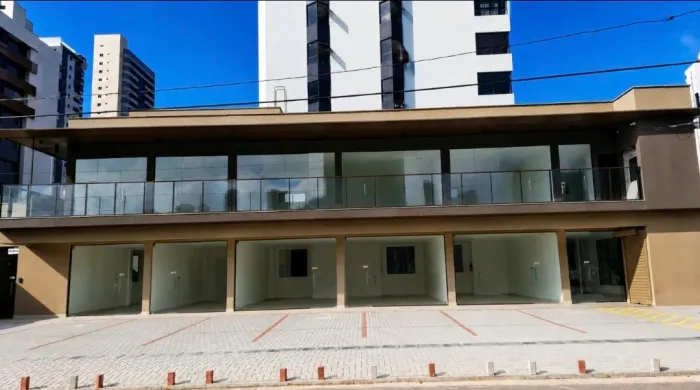Sala comercial na Rui Carneiro, com 30 m², bem localizada.