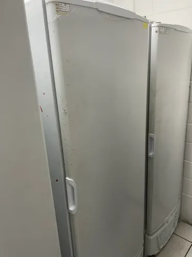 Freezer vertical tripla ação gelopar porta cega