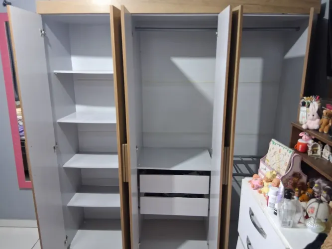 Guarda roupa 6 portas