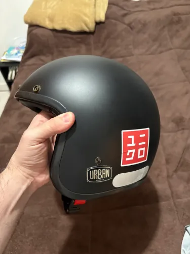 Capacete Urban Tracer com viseira bolha