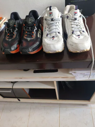Vendo dois pares de tênis mr.fila original Branco e preto todos novos