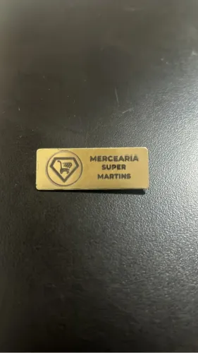Broches metálicos Personalizados a laser