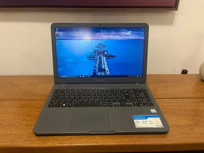Notebook Samsung 15,6" / 4GB RAM / 1TB HD/ i3 7 geração / Cinza Escuro