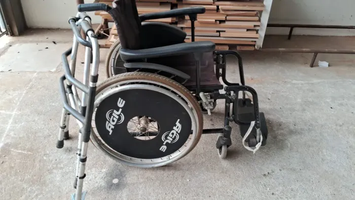 Vendo cadeira de roda