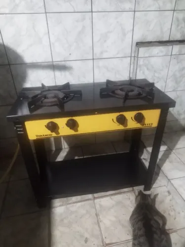 Vende se um fogão industrial 