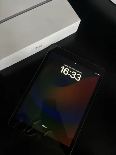 iPad 8ª Geração 32GB Wi-Fi com Caixa, Nota e Carregador