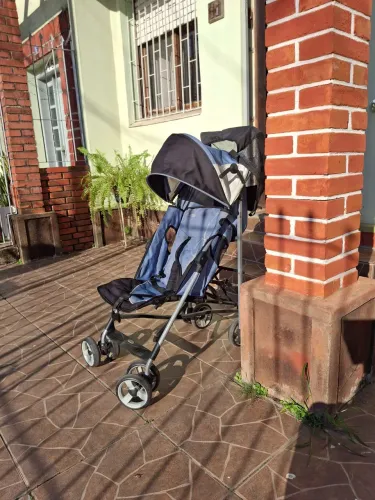 Vendo carrinho de passeio para bebês.