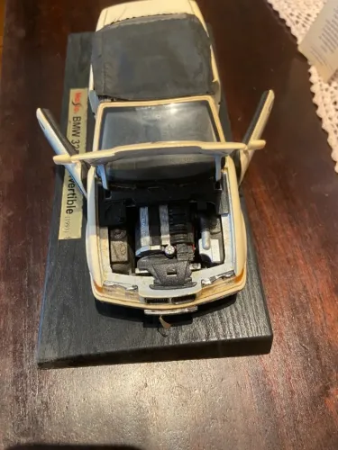 Vendo miniatura da BMW 325i Convertible - 1993