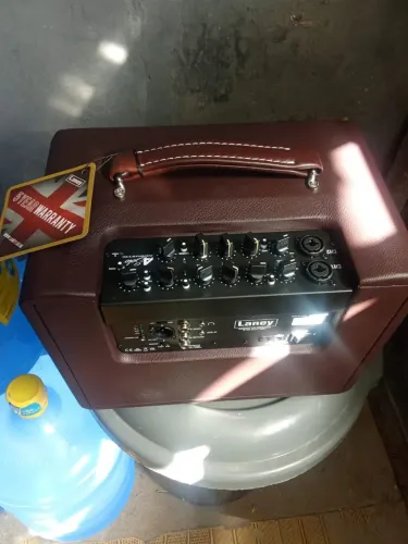 Vende-se Amplificador Acústico LANEY