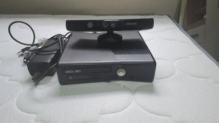 Xbox 360 Slim Desbloqueado + 33 Jogos + Kinect + Controle ? Com Defeito