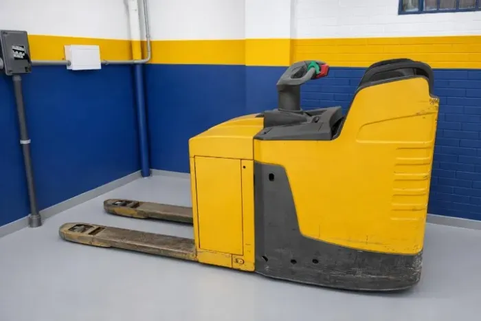 Transpaleteira Elétrica Jungheinrich ERE 225 f.P. - 2.500kg