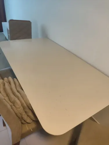 Vende-se mesa