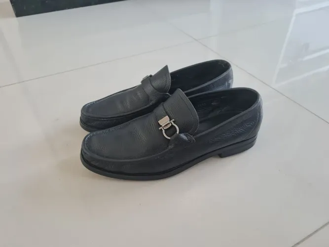 mocassim salvatore ferragamo couro preto