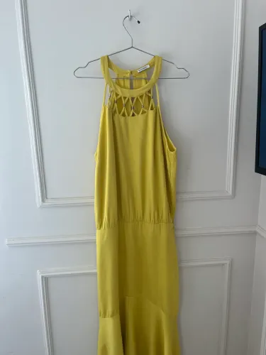 Vestido amarelo Le Lis Blanc