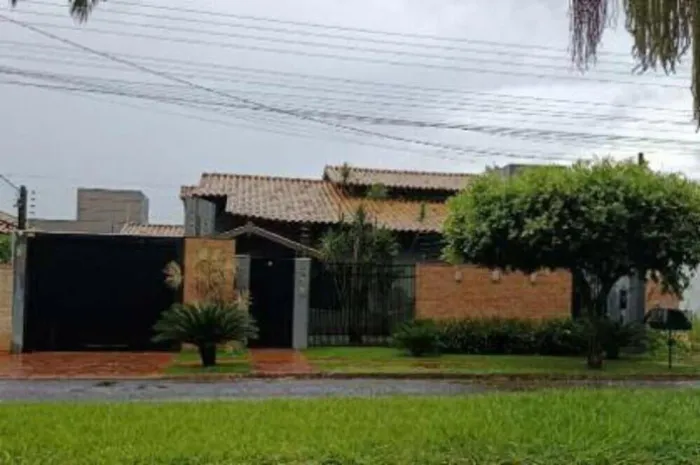 CASA RESIDENCIAL em NAVIRAÍ - MS, CENTRO