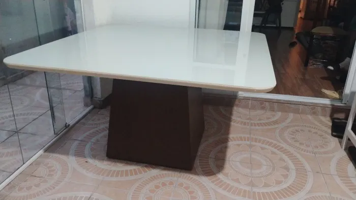 aceito oferta! Quero desocupar espaço! vendo mesa sem as cadeiras!