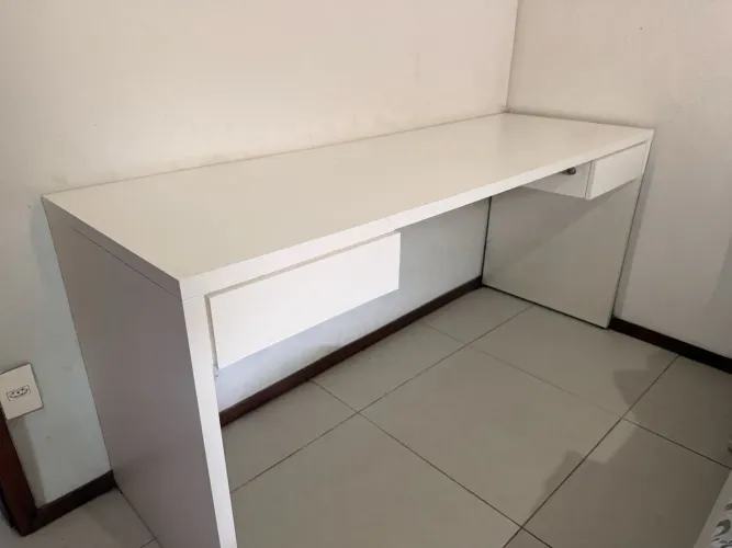 Mesa MDF com duas gavetas 1,80m por 60cm de largura