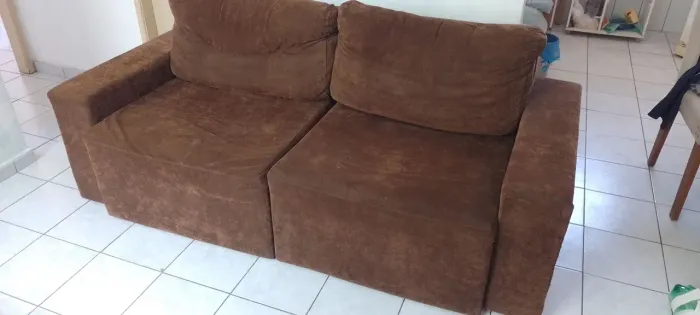 Sofá retrátil bem conservado 