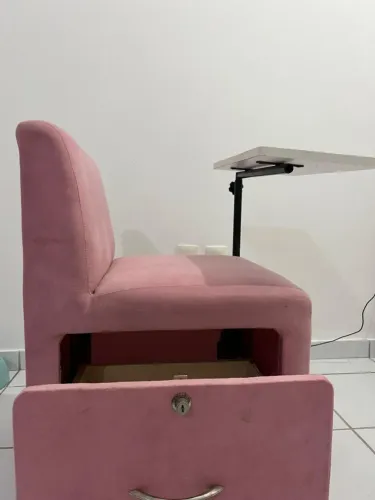 Cadeirinha  manicure 