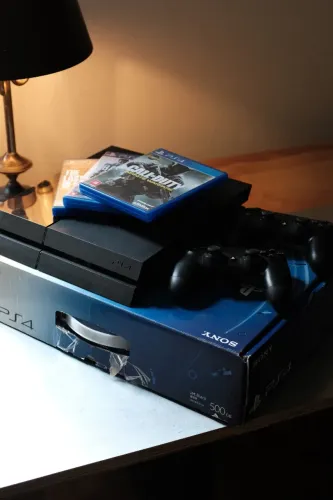 Playstation 4 - 2 Controles - 3 Jogos