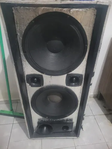 Caixa de som 1200w rms 