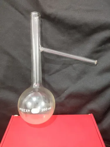 Balão de Destilação Pyrex 250ml com saída lateral