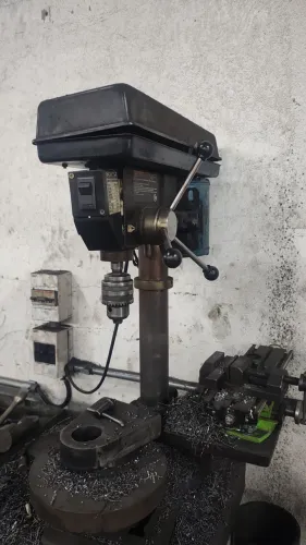 Furadeira de bancada 